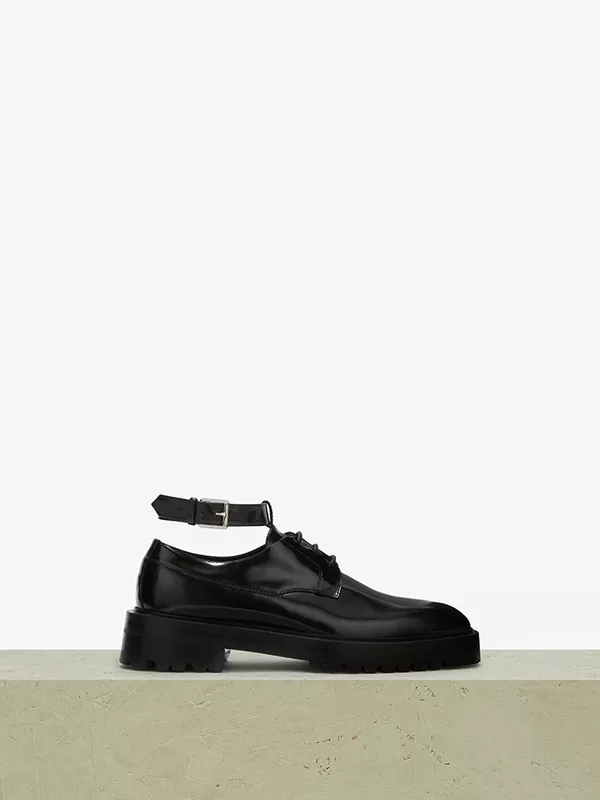 LEATHER SHOES IN BLACK 